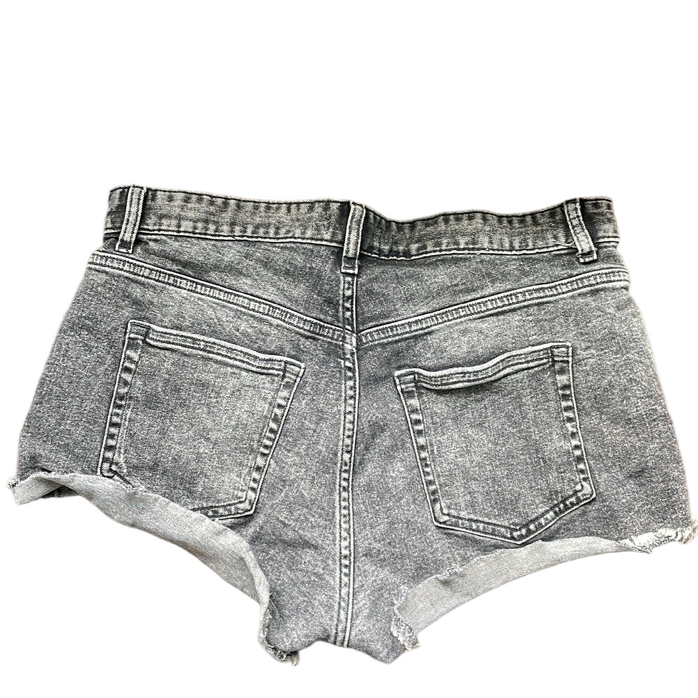Sz8 H&M black distressed denim shorts in EUC